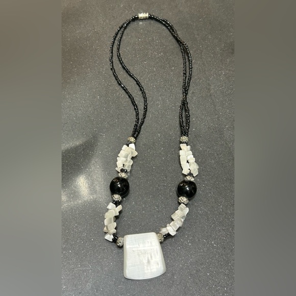 Black and White Beaded Necklace - Picture 8 of 9